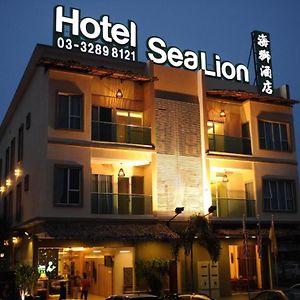 Sea Lion Firefly Concept Hotel